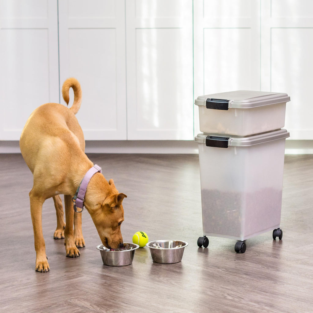 IRIS USA — Contenedor Hermético para Alimento de Perro y Gato, Combo 30 lbs y 11 lbs, Apilable con Ruedas y Taza Medidora de 2 Tazas