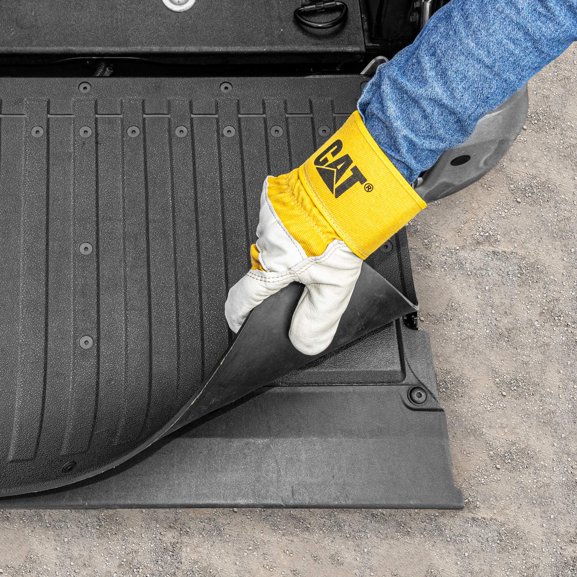 CAT Caterpillar — Tapete Protector de Compuerta Trasera para Camioneta Pick-Up, Hule Ultra Resistente de Alto Rendimiento, Universal Recortable 62" x 21" (CAMT-1509), Negro